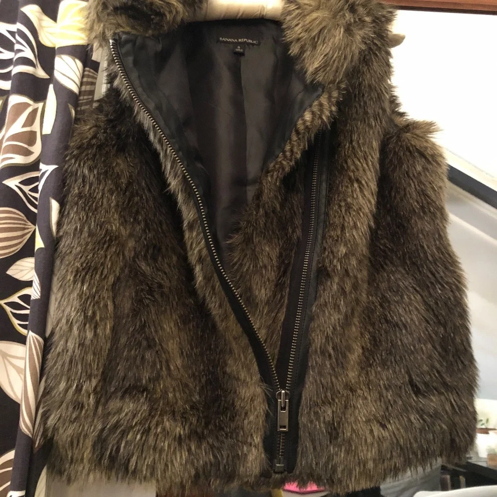 Banana Republic Faux Fur Moto vest - Picture 5 of 10